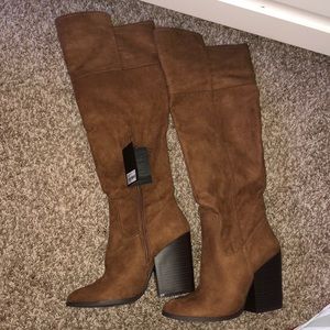 Tall brown boots 👢
